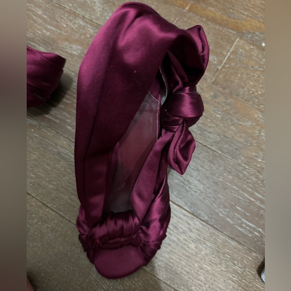 Shoes Leon Max leather, Chloe Burgandy satin bow open…like new, size 9 1/2 - Picture 3 of 5